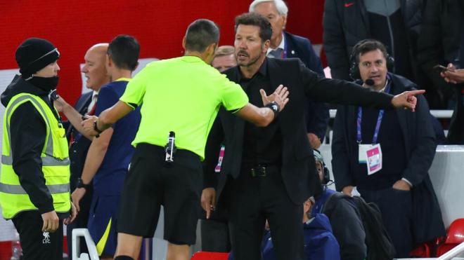 El Cholo Simeone tras su expulsión en Anfield (Cordon Press)