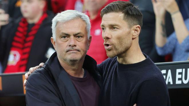 José Mourinho junto a Xabi Alonso (Cordon Press)