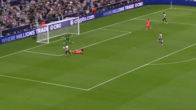 La parada de Joan García contra el Newcastle (Movistar +)