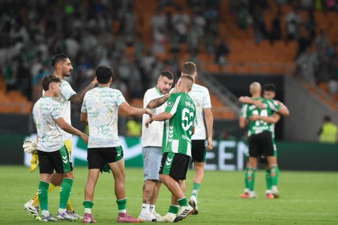 Aitor Ruibal se dirige a Pablo García tras su fallo (Foto: Kiko Hurtado).
