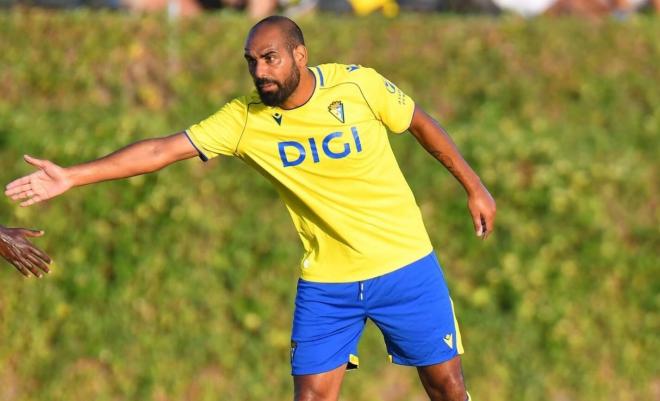 Fali, en un amistoso con el Cádiz en pretemporada (Foto: CCF).