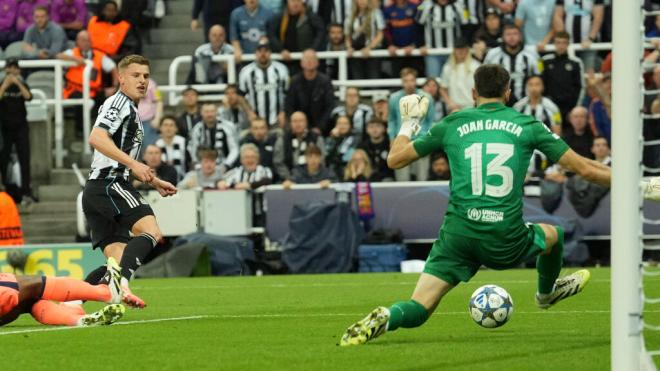 Joan García en el partido ante el Newcastle (Foto: Cordon Press)