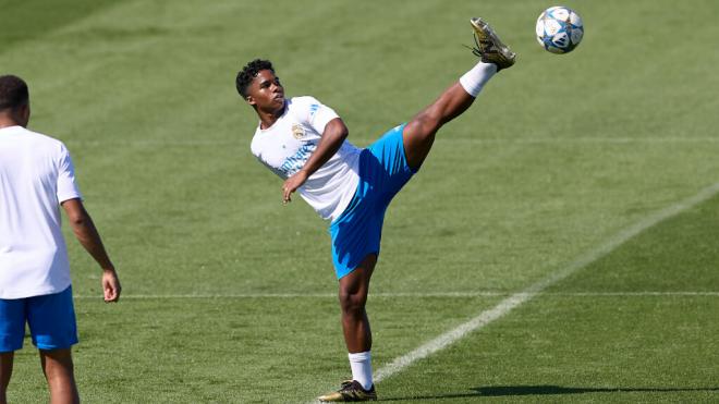 Endrick en los entrenamientos del Real Madrid en Champions (Cordon Press)