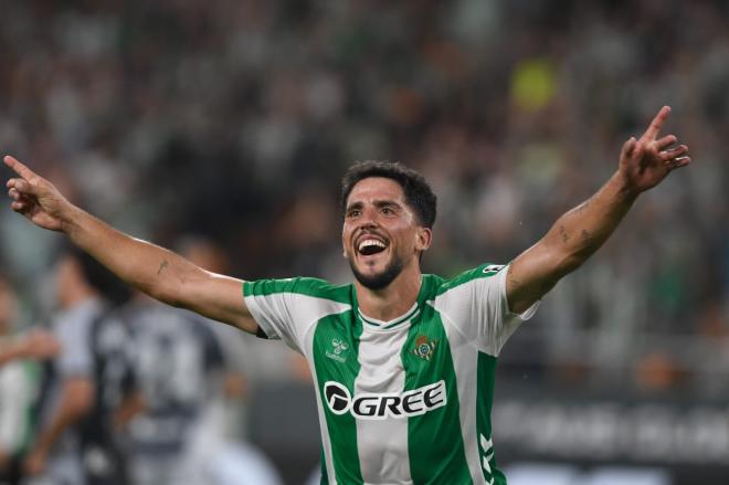 Fornals celebra su gol ante la Real Sociedad (Foto: Kiko Hurtado)