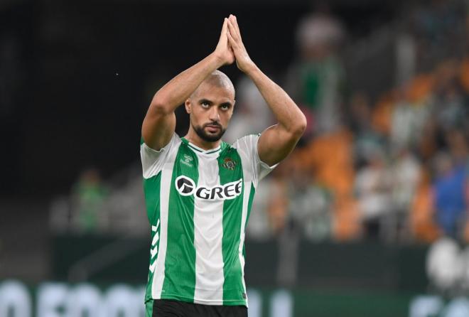 Amrabat, ante la Real Sociedad (Foto: Kiko Hurtado)