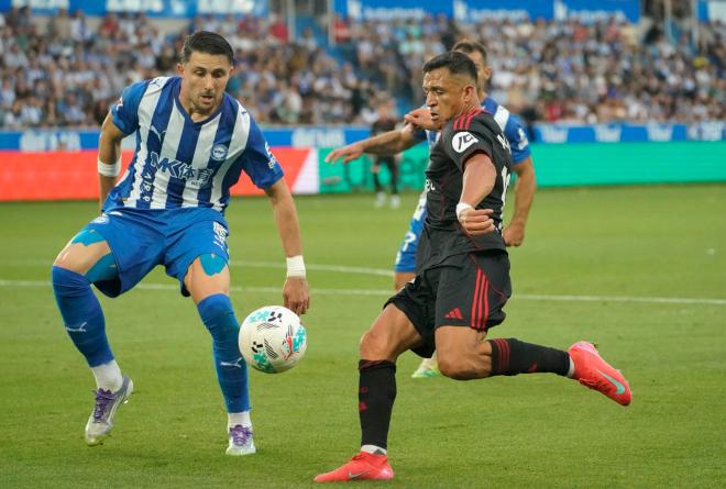 Alexis Sánchez, ante el Alavés (Foto: EFE)