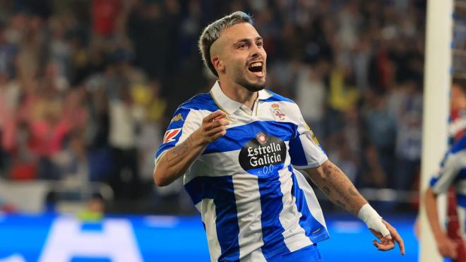 David Mella celebra uno de sus goles en con el Deportivo (Foto: LALIGA).