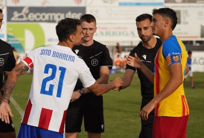 El VCF Mestalla vuelve a perder tras adelantarse en el marcador (Foto: Barbastro)