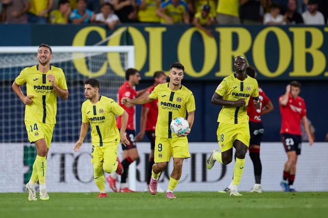 Mikautadze celebra su primer gol con el Villarreal, ante Osasuna (Foto: LaLiga).