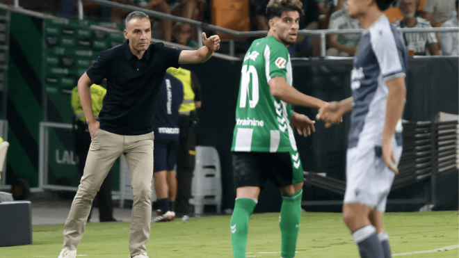 Sergio Francisco, durante el Betis-Real Sociedad (Foto: Cordon Press).