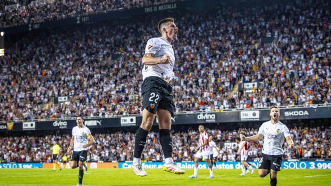 Baptiste Santamaría celebra un gol (Foto: Valencia CF)