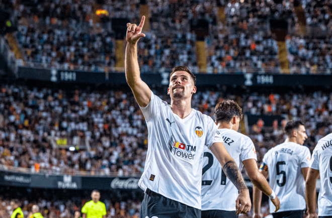 Baptiste Santamaría celebra un gol (Foto: Valencia CF)