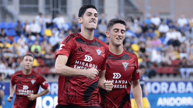 Carlos Fernández celebra un gol en el Andorra-Mirandés (Foto: CDM).