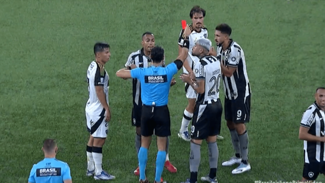 Chris Ramos, expulsado en el Botafogo-Atlético Mineiro.