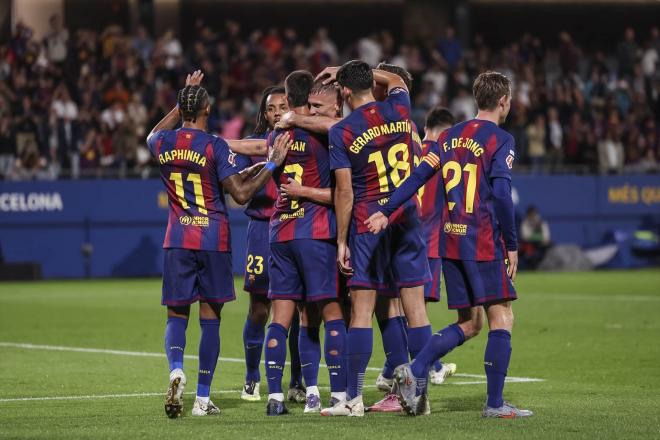 Los jugadores del FC Barcelona celebran el gol de Ferran Torres (Europa Press)