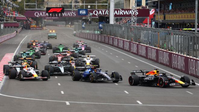 El GP de Bakú, con Max Verstappen liderando (Foto: F1).