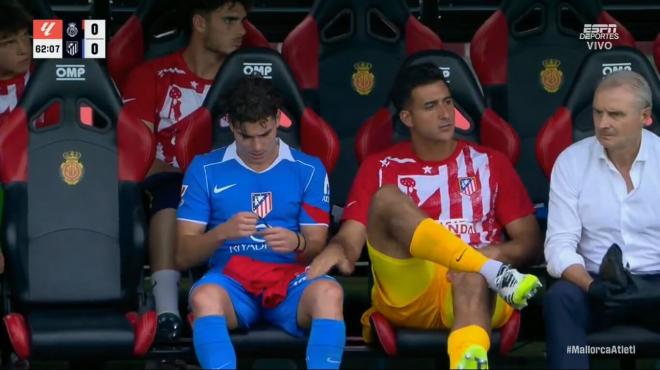 La cara de Julián Álvarez tras ser cambiado (X)