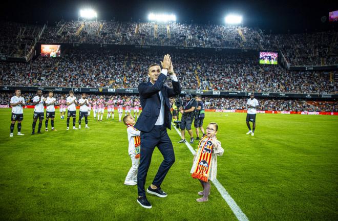 Homenaje a Jaume en Mestalla. El meta lo merece todo, es puro sentimiento (Foto: Valencia CF)