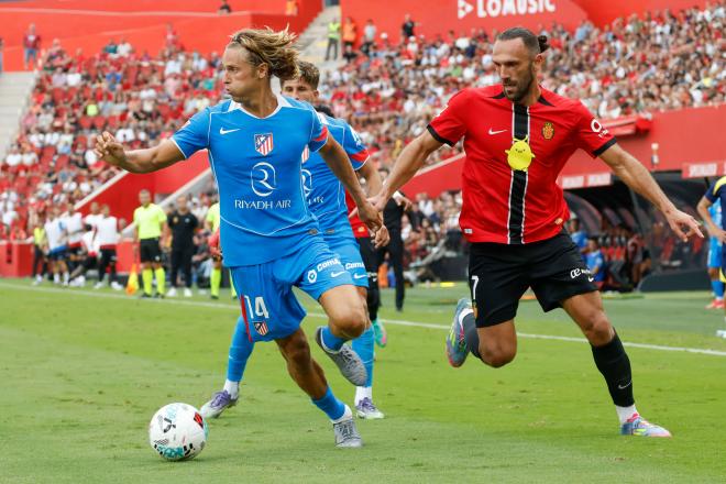 Marcos Llorente y Vedat Muriqi en el Mallorca - Atlético de Madrid (Foto: EFE)
