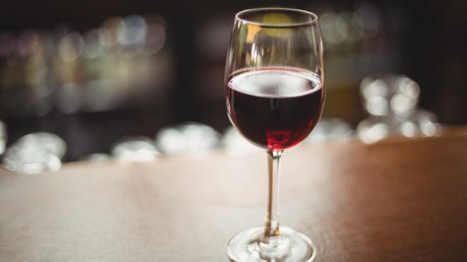 Copa de vino tinto (Foto: Freepik)