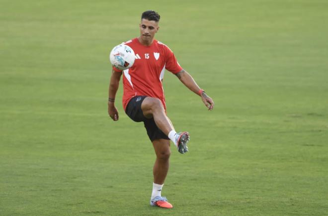 Fabio Cardoso, en un entrenamiento con el Sevilla (Foto: Kiko Hurtado).