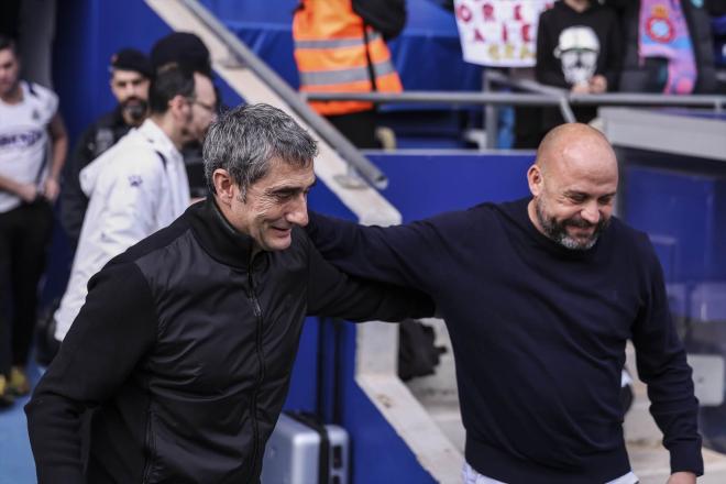 Ernesto Valverde y Manolo González se saludan en el Espanyol - Athletic (Foto: EuropaPress).