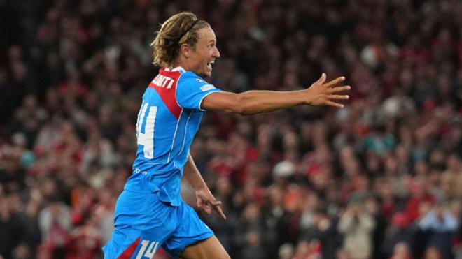 Marcos Llorente celebra un gol ante el Liverpool (Cordon Press)