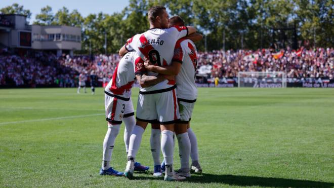 El Rayo Vallecano celebra un gol en Vallecas (Europa Press)