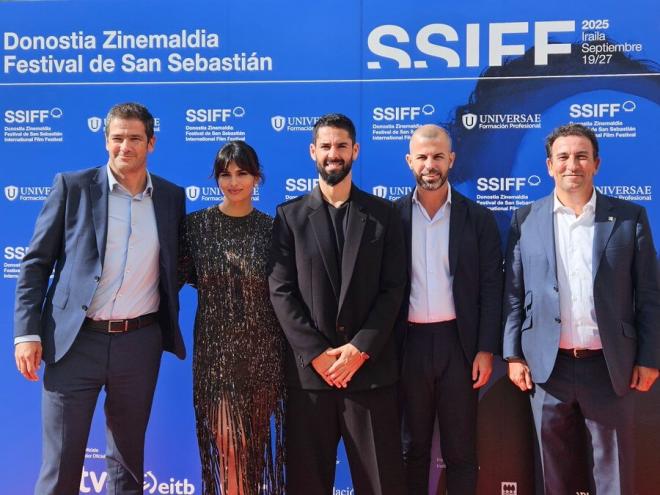 Dirigentes del Betis, junto a Isco y Sara Sálamo en San Sebastián (Foto: RBB).