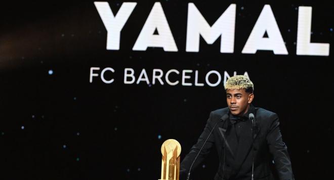 Lamine Yamal recibe el Trofeo Kopa 2025 (Foto: France Football).