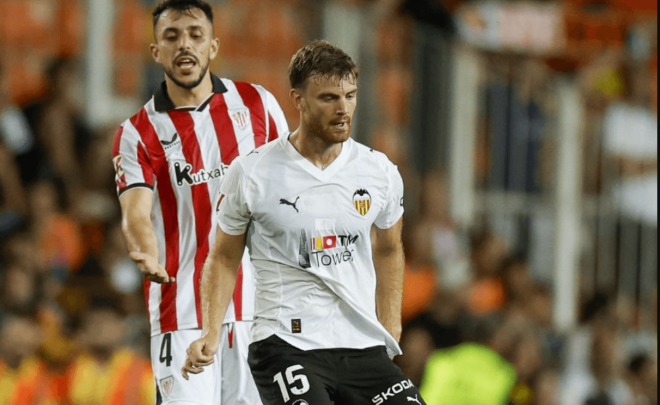 Lucas Beltrán ante el Athletic (Foto: Cordon Press)