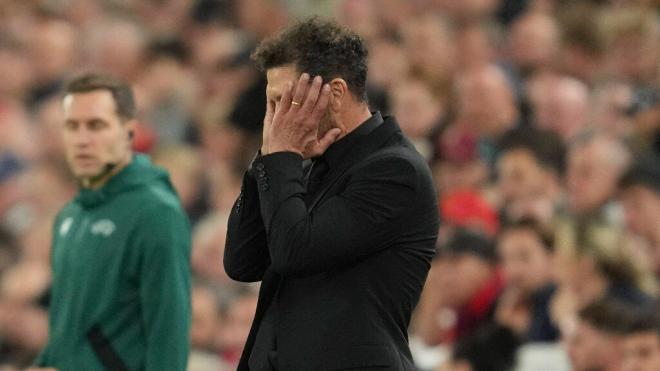 Diego Pablo Simeone durante el Liverpool - Atlético (Fuente: Cordon Press)