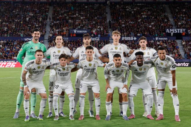 Once del Real Madrid ante el Levante (foto: EFE).