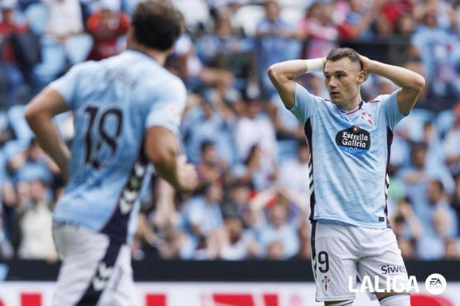 Ferran Jutglà lamenta una ocasión en un partido del Celta (FOTO: LALIGA).