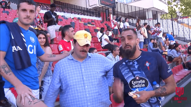 Borja Iglesias, en la grada de Vallecas.