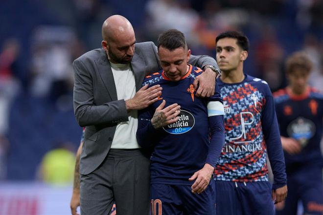 Claudio Giráldez charla con Iago Aspas tras un partido del Celta (Foto: Cordon Press).