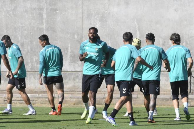 Bakambu, en el entrenamiento de este martes (Foto: Kiko Hurtado).