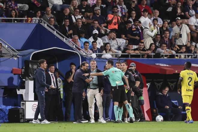 De Burgos Bengoetxea manda a Bordalás al banquillo (FOTO: Europa Press).