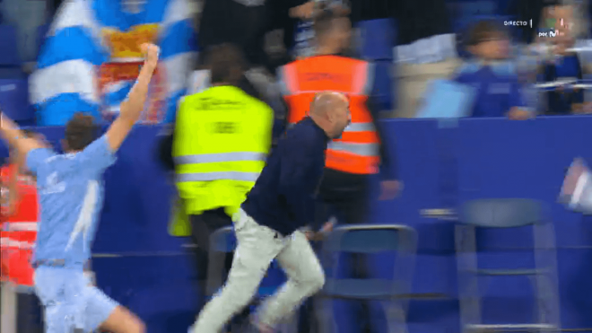 La celebración de Manolo González tras el gol de Puado en el Espanyol-Valencia.