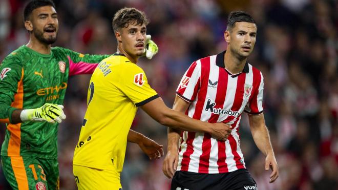 Duelo Gorka entre Guruzeta y Hugo Rincón, del Girona, en San Mamés (Foto: Athletic Club).