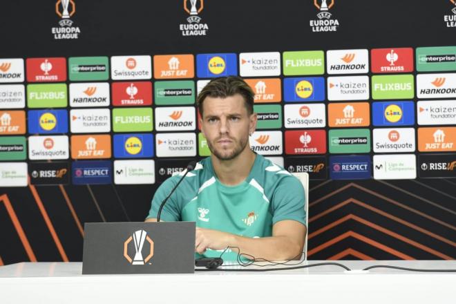 Lo Celso, en rueda de prensa del Real Betis (FOTO: Kiko Hurtado).