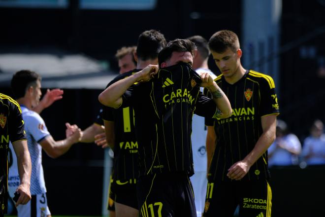 El Real Zaragoza lamenta la derrota frente al Ceuta (Foto: LALIGA).