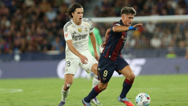 Álvaro Carreras en el partido contra el Levante (Cordon Press)