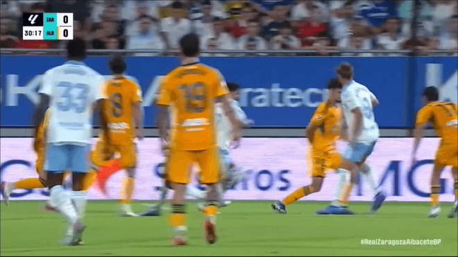 Penalti cancelado a favor del Zaragoza frente al Albacete.