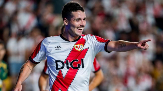 Sergio Camello celebrando un gol con el Rayo Vallecano (Cordon Press)