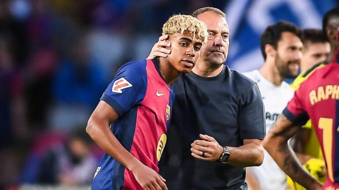 Lamine Yamal y Hansi Flick, durante un partido del Barcelona (foto: Cordon Press).