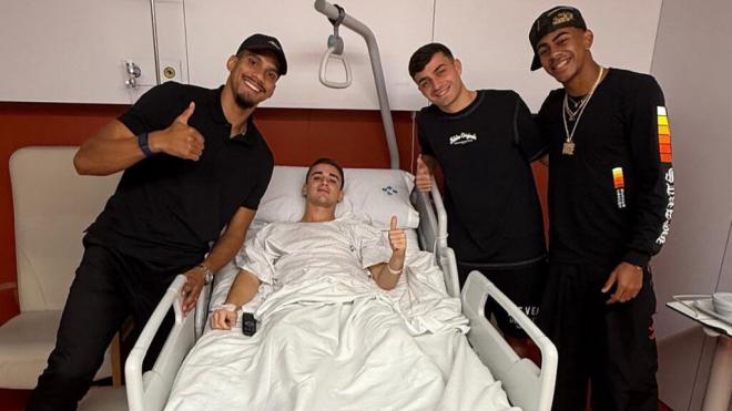 Los jugadores del Barça visitan a Gavi (Redes Sociales)