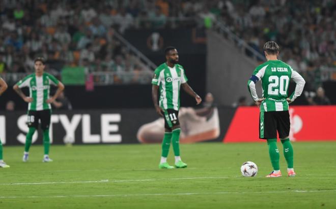Lo Celso, lamentando un gol del Forest (Foto: Kiko Hurtado).