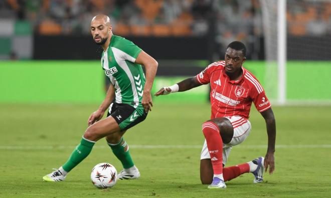Sofyan Amrabat, ante el Forest (Foto: Kiko Hurtado).