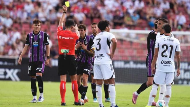 Juric protesta la amarilla recibida ante el Albacete (Foto: Real Valladolid).